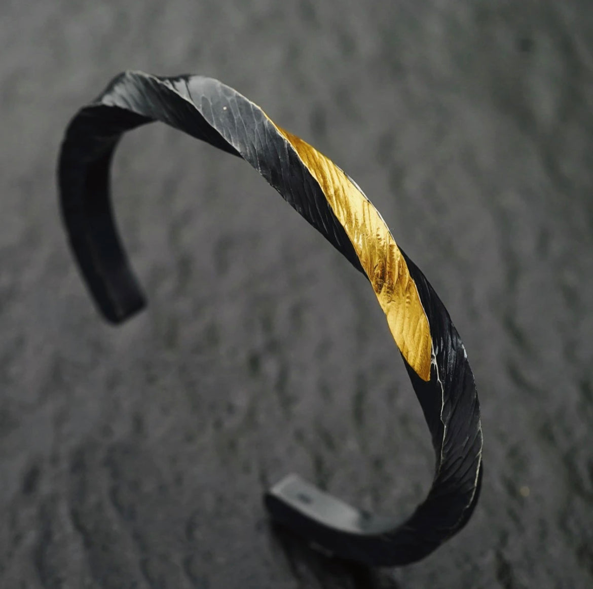 MongravaBowls - Möbius Ring Bangle